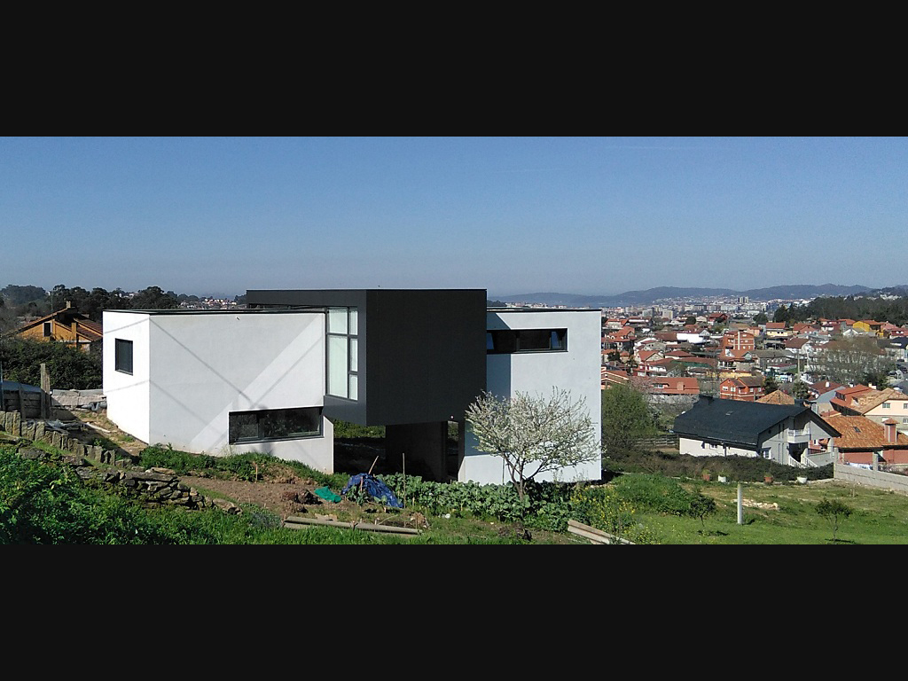 2014<br/>Vivenda unifamiliar en Bembrive- Vigo, en coautoría cos arquitectos María Pérez Pereira e David Pereira Martínez.